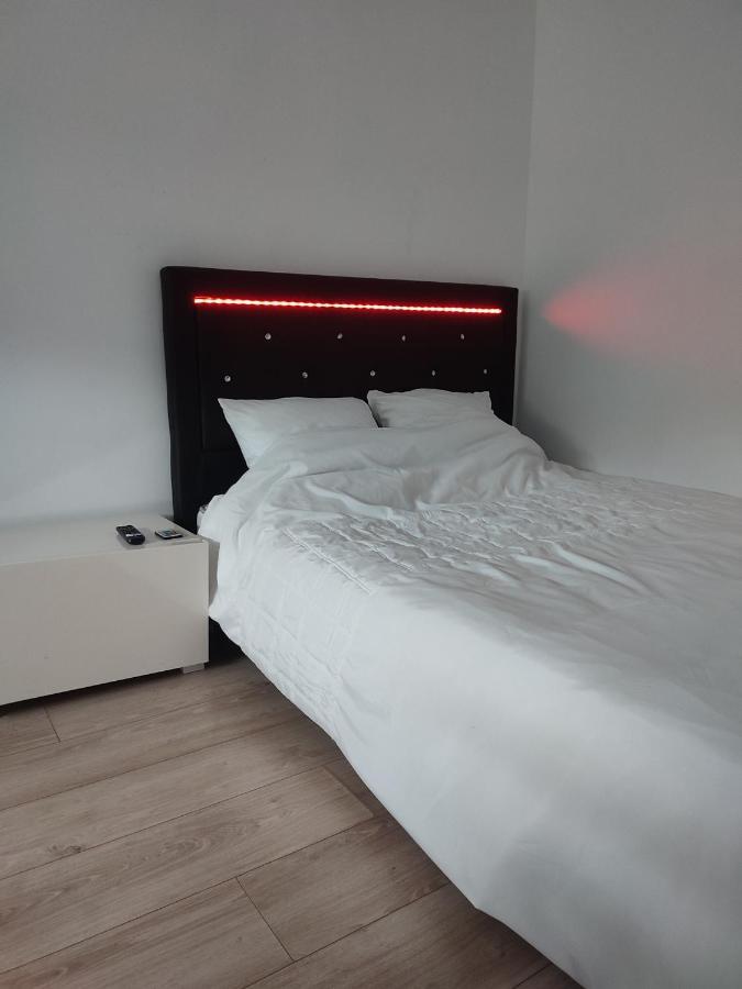 Chambre Prive Dans Une Maison Avec Terrasse Et Jardin Salles De Bain Partagees Apartamento Lille Exterior foto